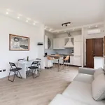 Spacious 3-Bedroom Apartment - 10 Min To City Center & 5 Min To Gaslini Hospital