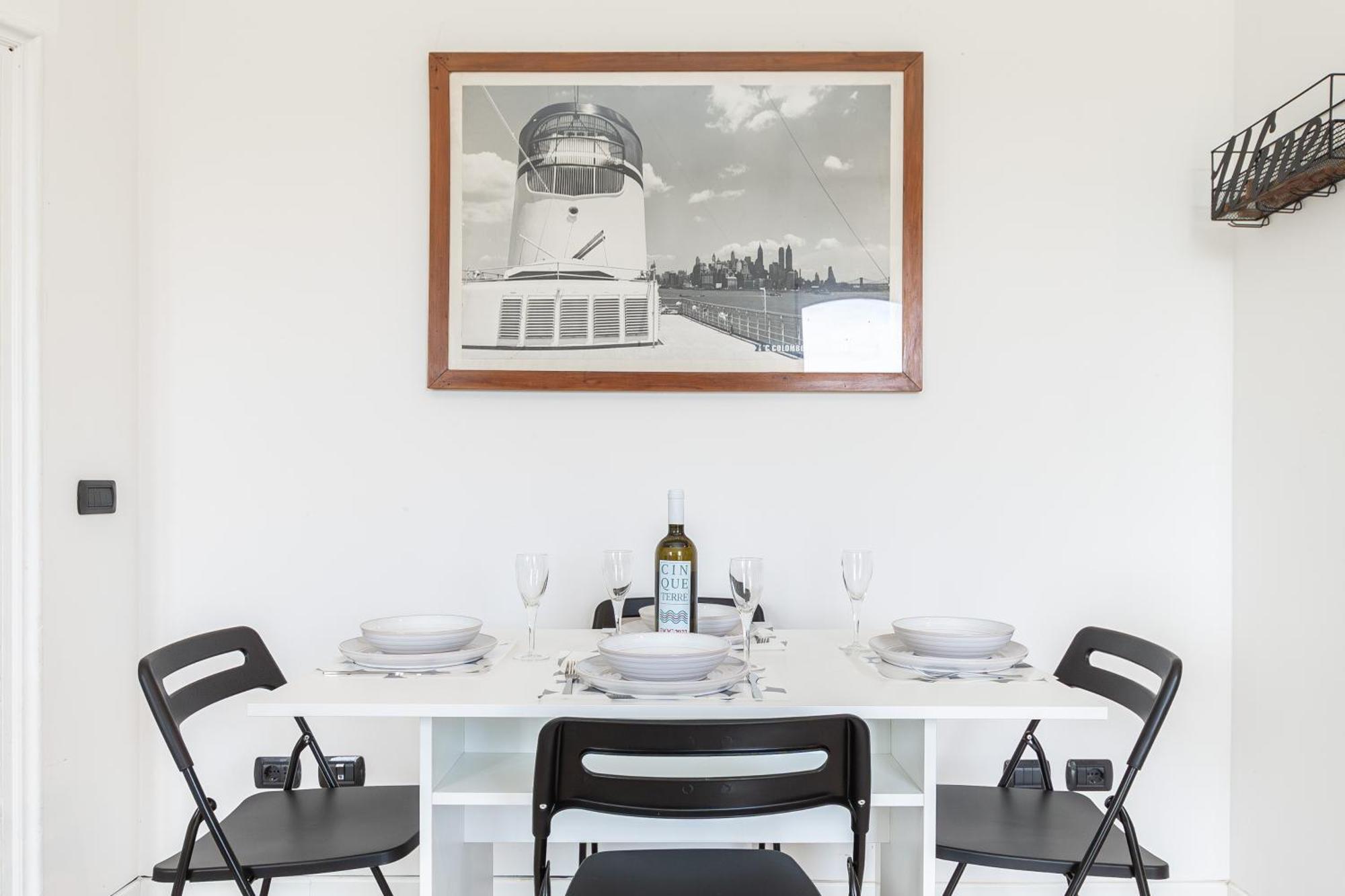 Spacious 3-bedroom - 10 Min To Center & 5 Min To Gaslini Hospital Appartement Genua